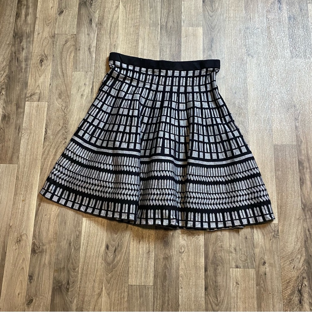 Carmen Marc Valvo Knit Skirt Size Large Geometric